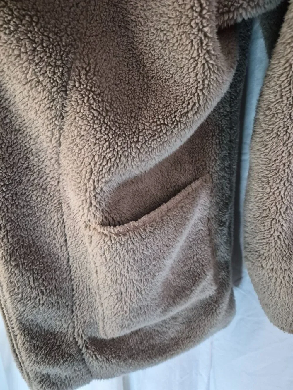Koolaburra Ugg Tan Medium Grey Fluffy Comfy Cozy Lounge Outdoor Cottage Coat